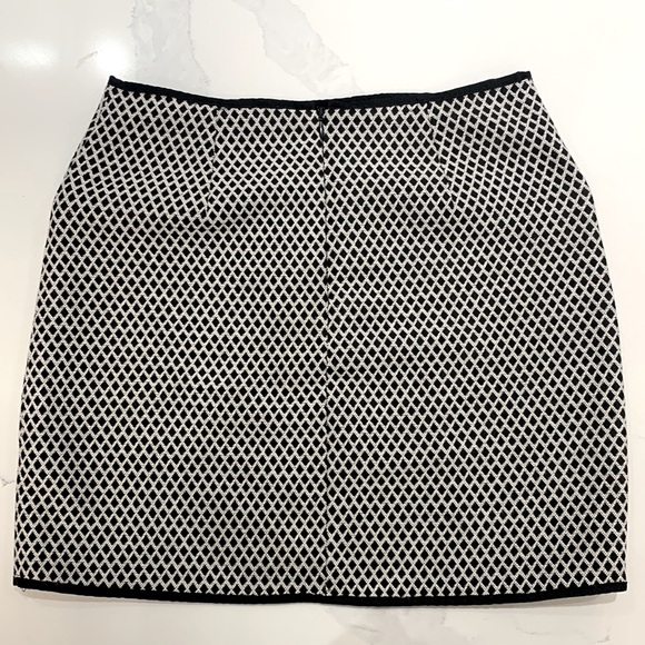 New Look (UK) Mini Skirt, Argyle/Diamond, Black & White, Zippers, (Size US 6) - Picture 3 of 7